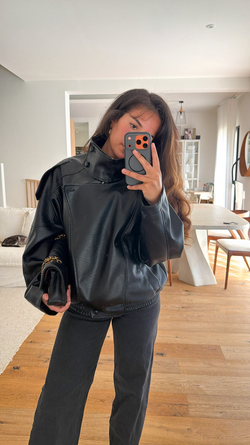 Veste à col noir