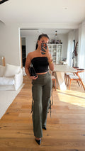 Cargo kaki