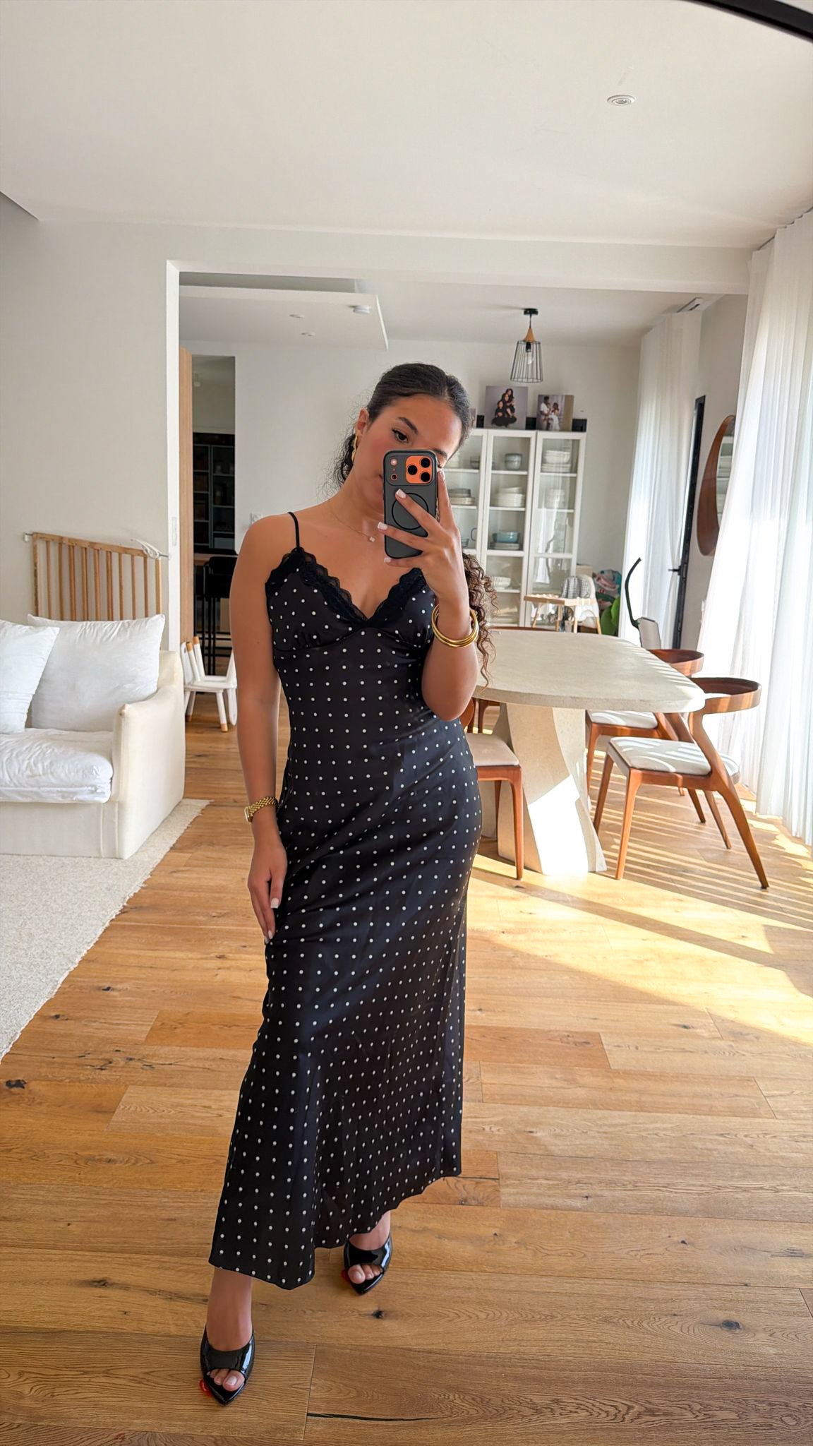 Robe longue à pois noir