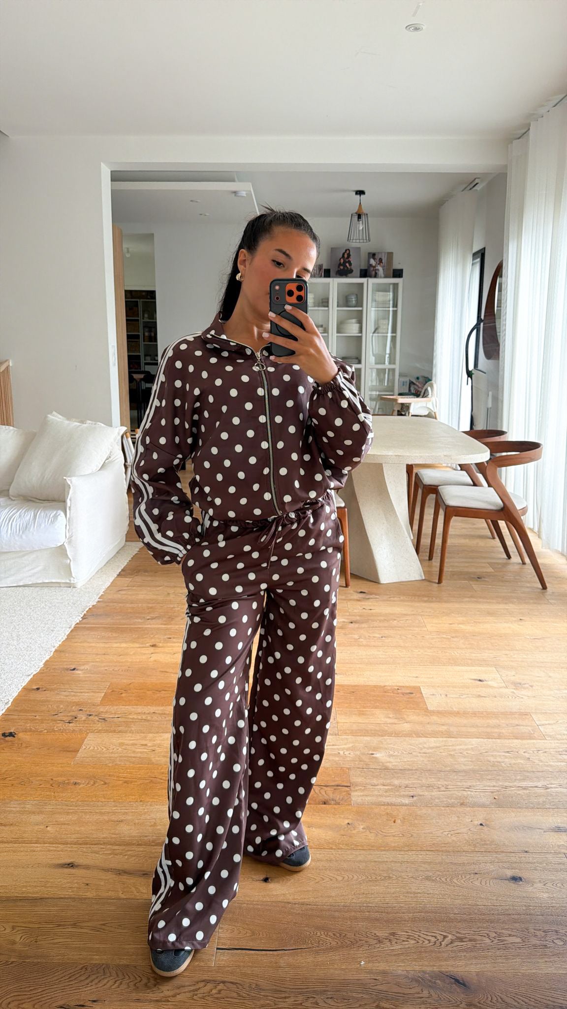 Ensemble à pois marron