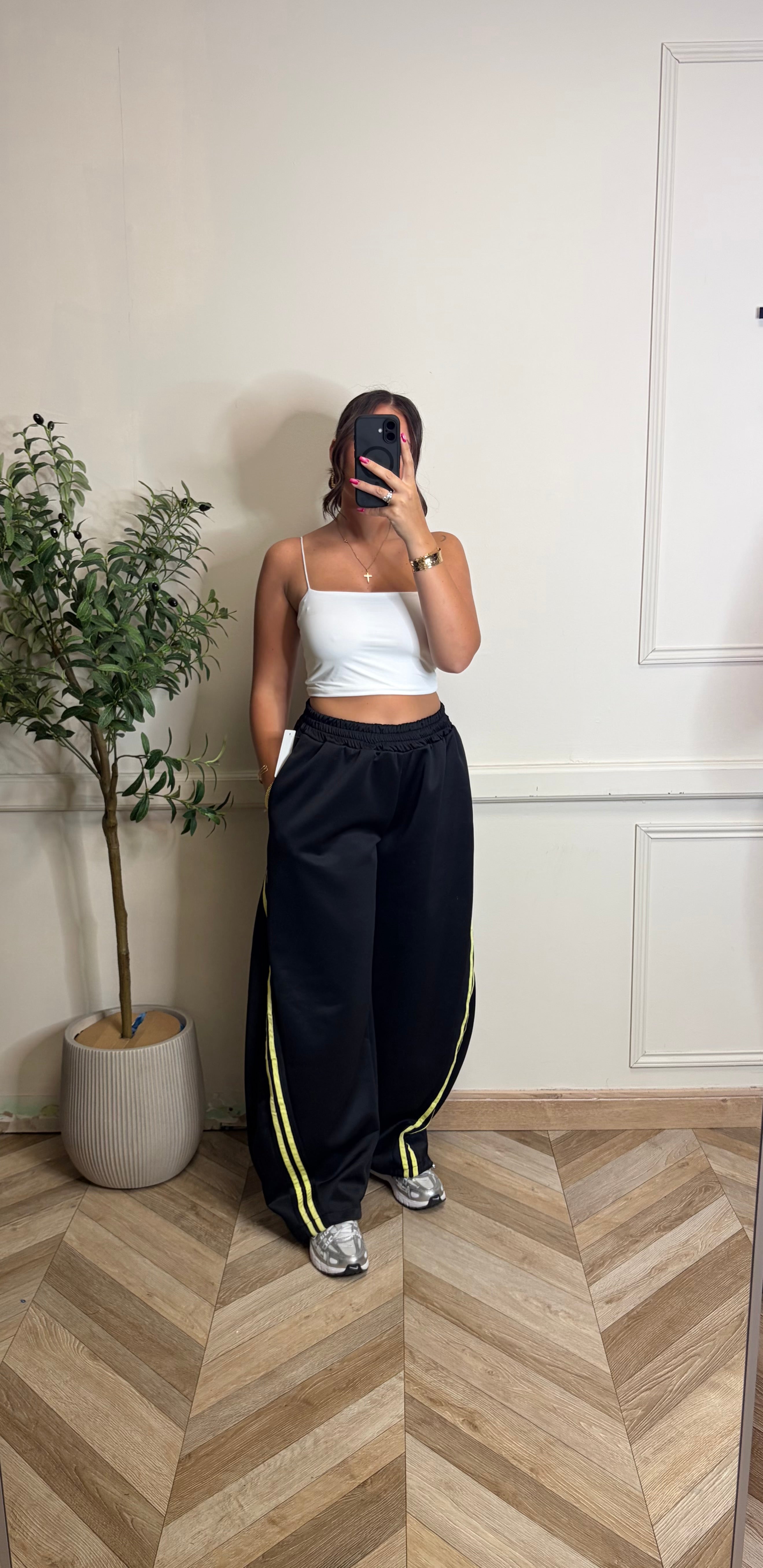 Pantalon jogging noir à bande jaune