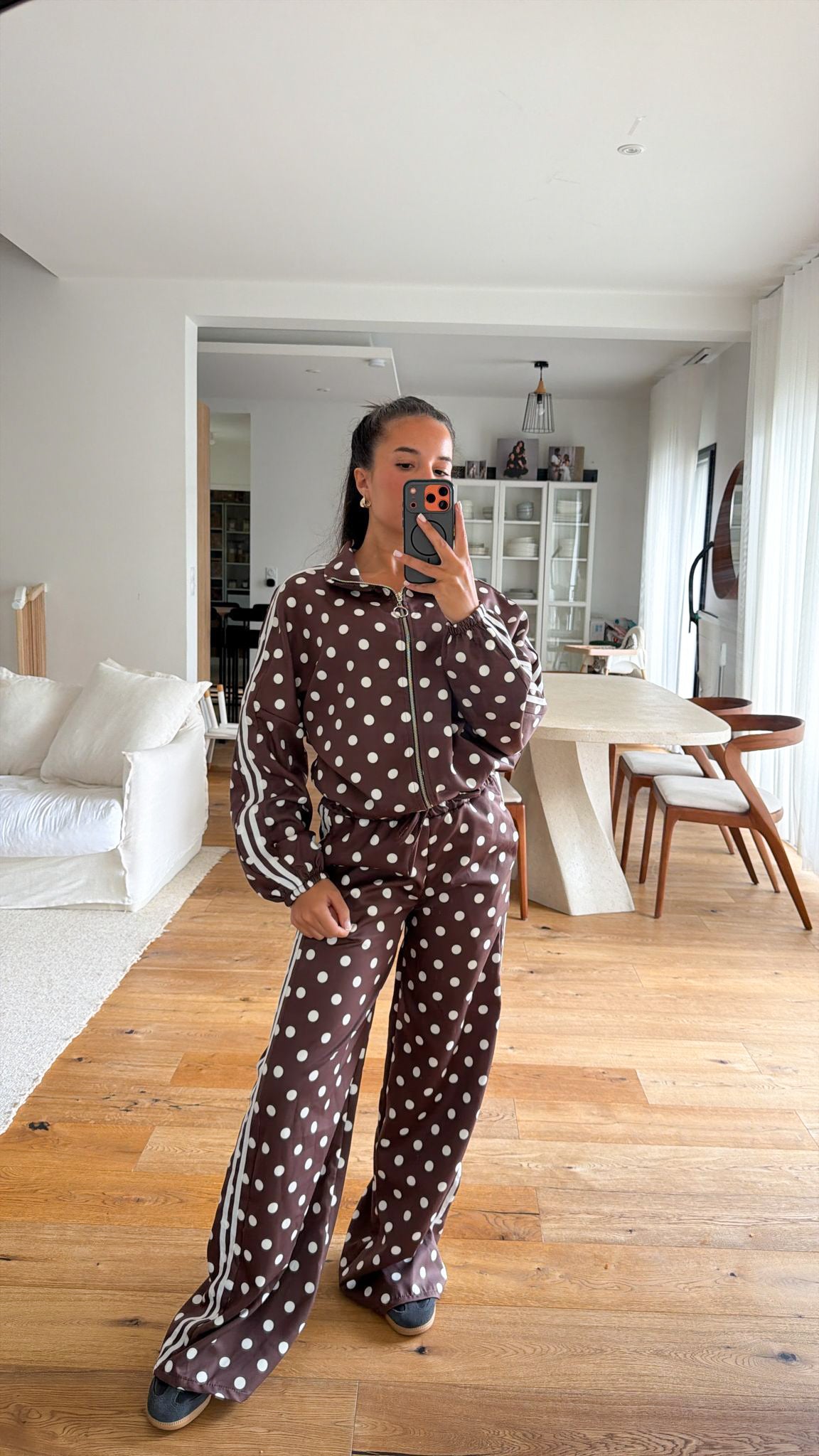 Ensemble à pois marron