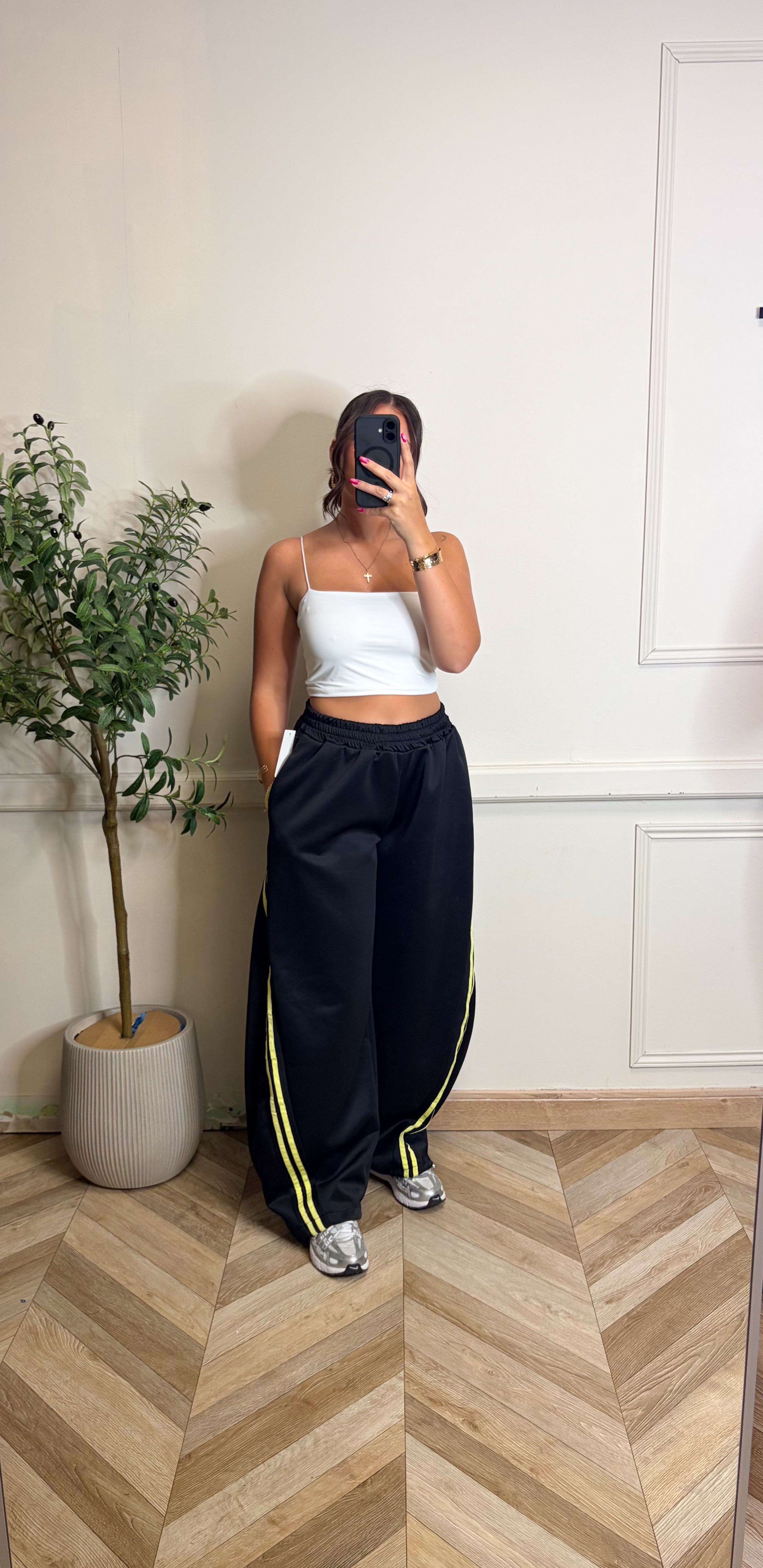 Pantalon jogging noir à bande jaune