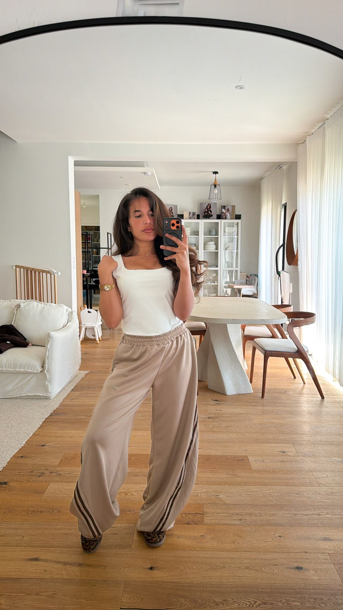 Pantalon jogging taupe à bande marron