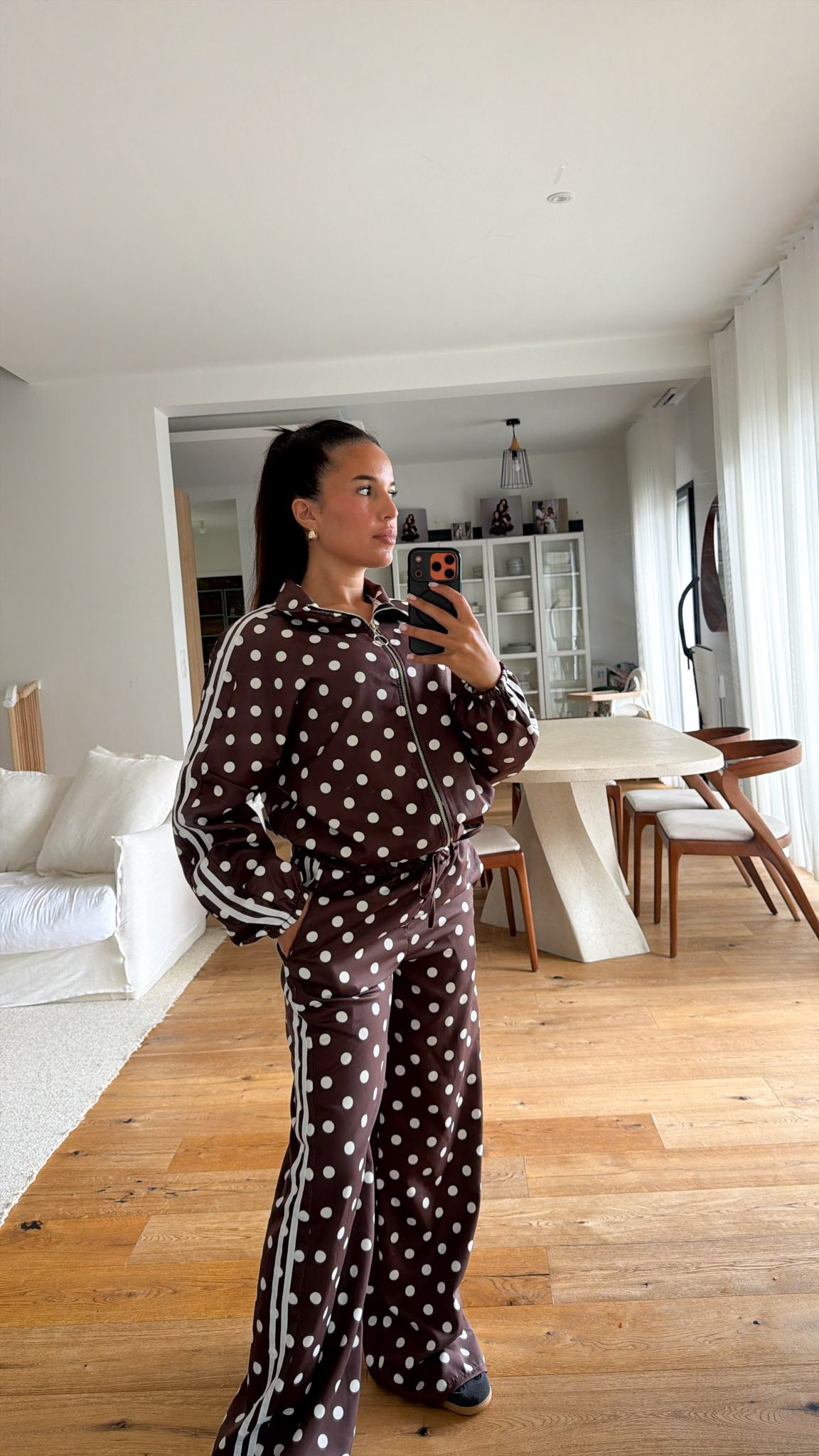 Ensemble à pois marron