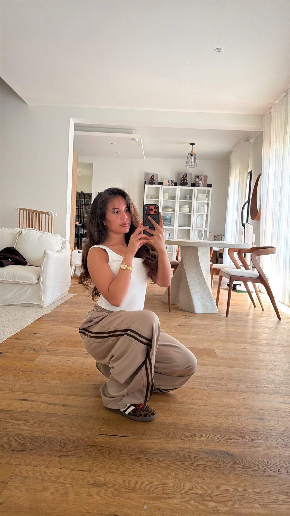 Pantalon jogging taupe à bande marron