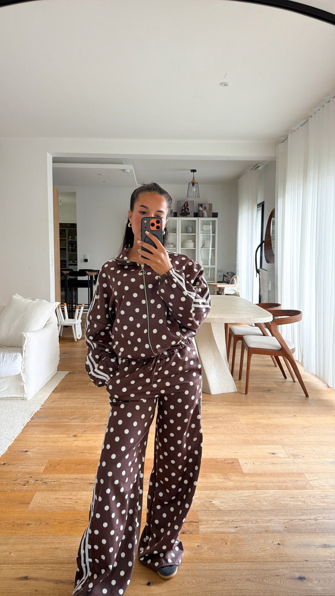 Ensemble à pois marron