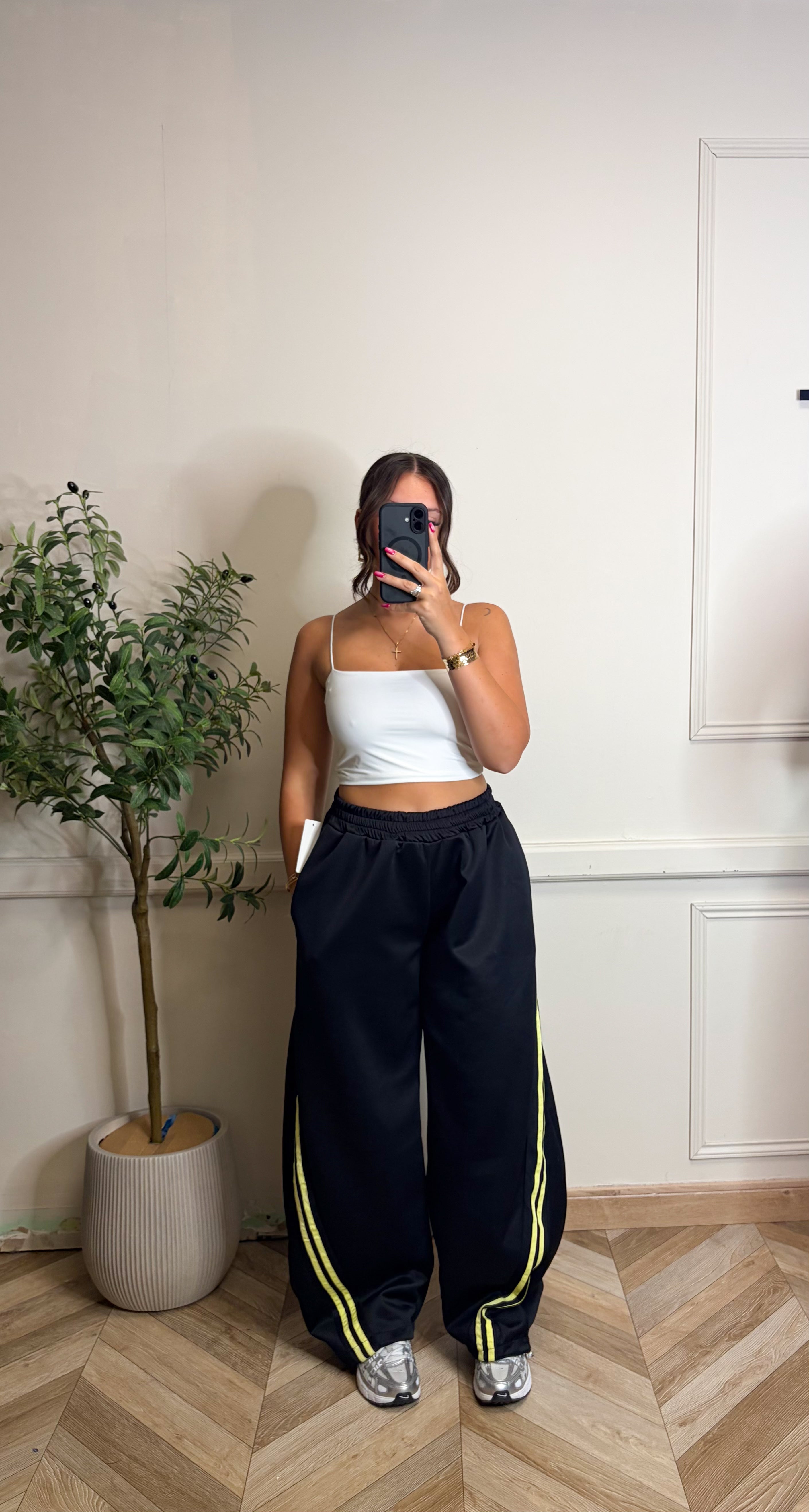 Pantalon jogging noir à bande jaune