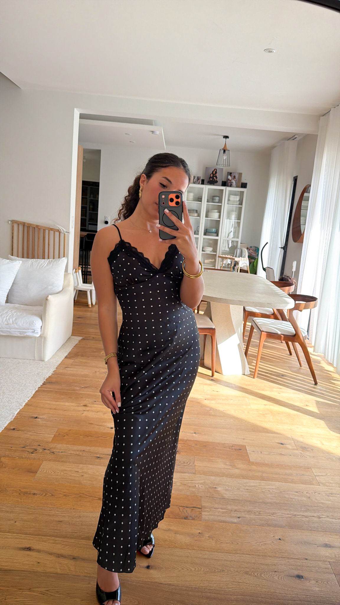 Robe longue à pois noir